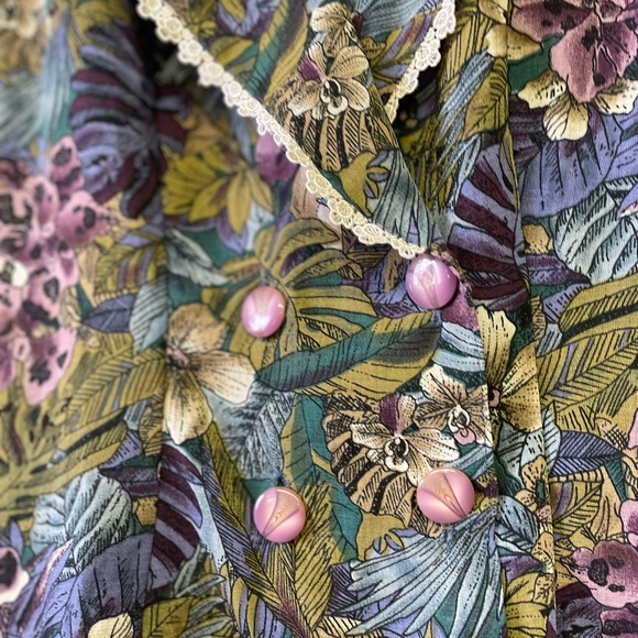 Floral Ruffle Women's Top - Picture 4 of 6